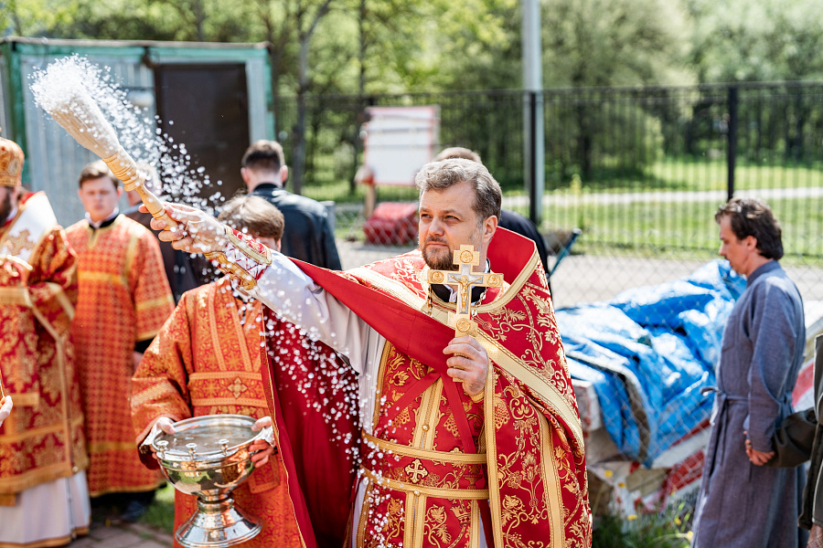 Божественная литургия в храме иконы Божией Матери «Нечаянная Радость» в посёлке санатория «Подмосковье» г.о. Домодедово